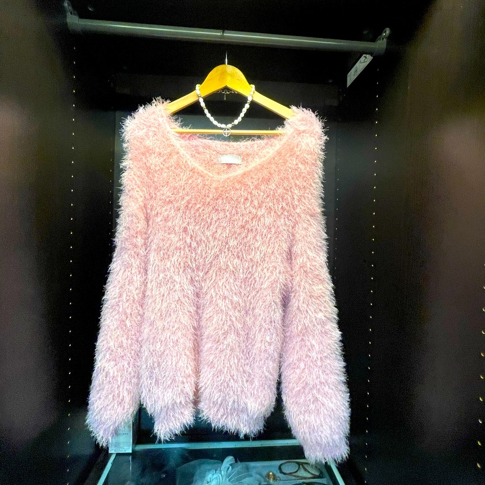 Like new, it can be worn by almost all body types